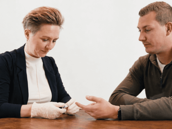 Er wordt een test gedaan uit het preventief medisch onderzoek, dit PMO wordt uitgevoerd door een medewerker van Waarborg